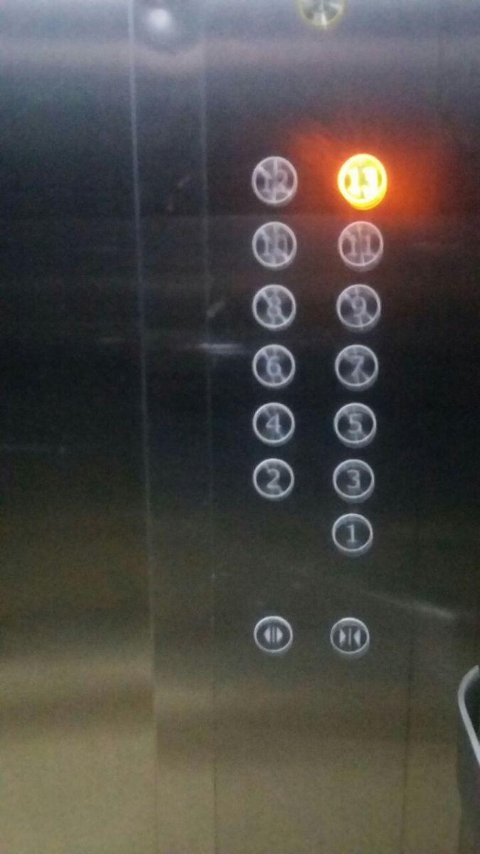 bảng điều khiển thang máy